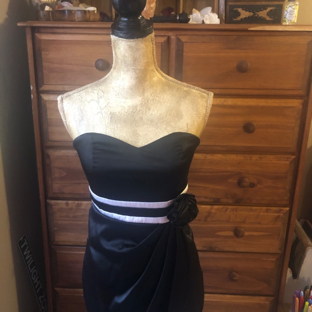 Silky dress classic black and white size small by brand Xxi - Picture 2 of 7